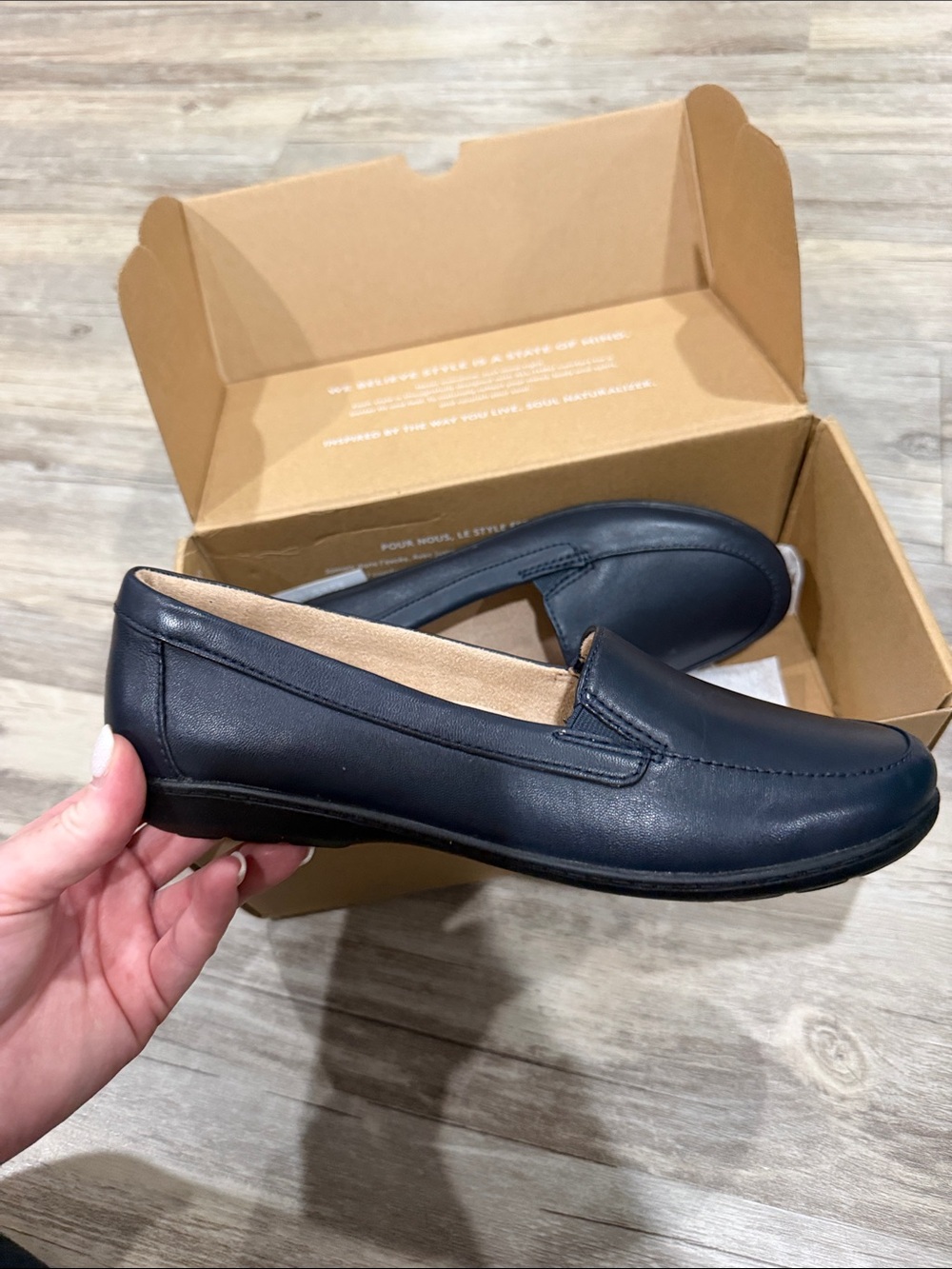 SOUL Naturalizer Women's Navy Leather Slip-On Loafers - Picture 2 of 4